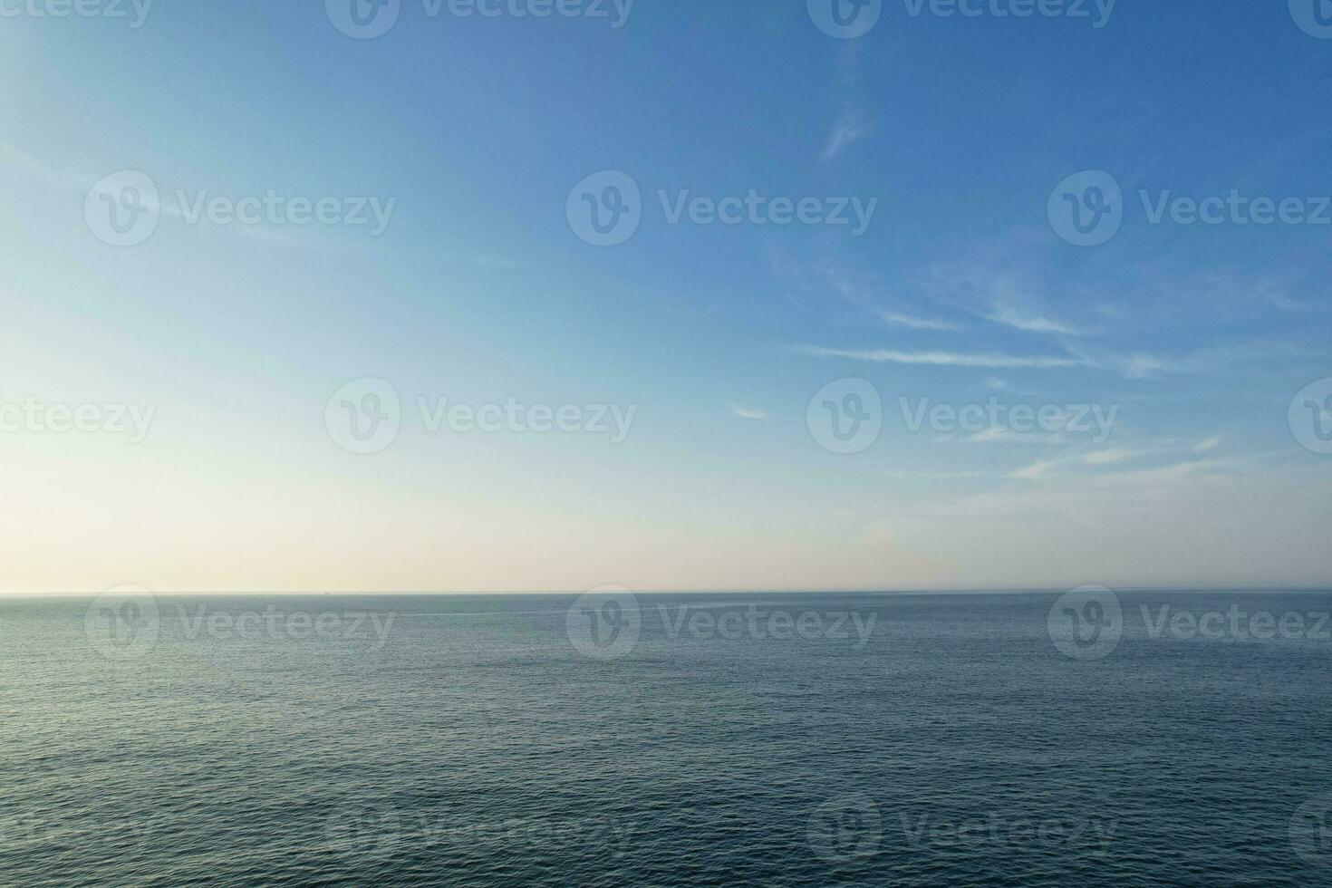 migliore aereo metraggio di bellissima Britannico turista attrazione e oceano mare Visualizza di durdle porta spiaggia di Inghilterra UK. catturato con di droni telecamera su settembre 9, 2023 foto