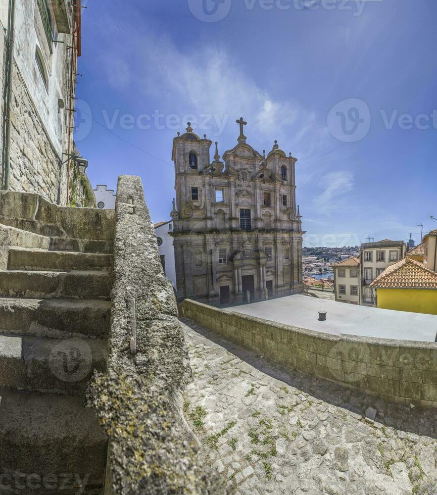 scena di un' abbandonato strada nel centro porto nel il mattina foto