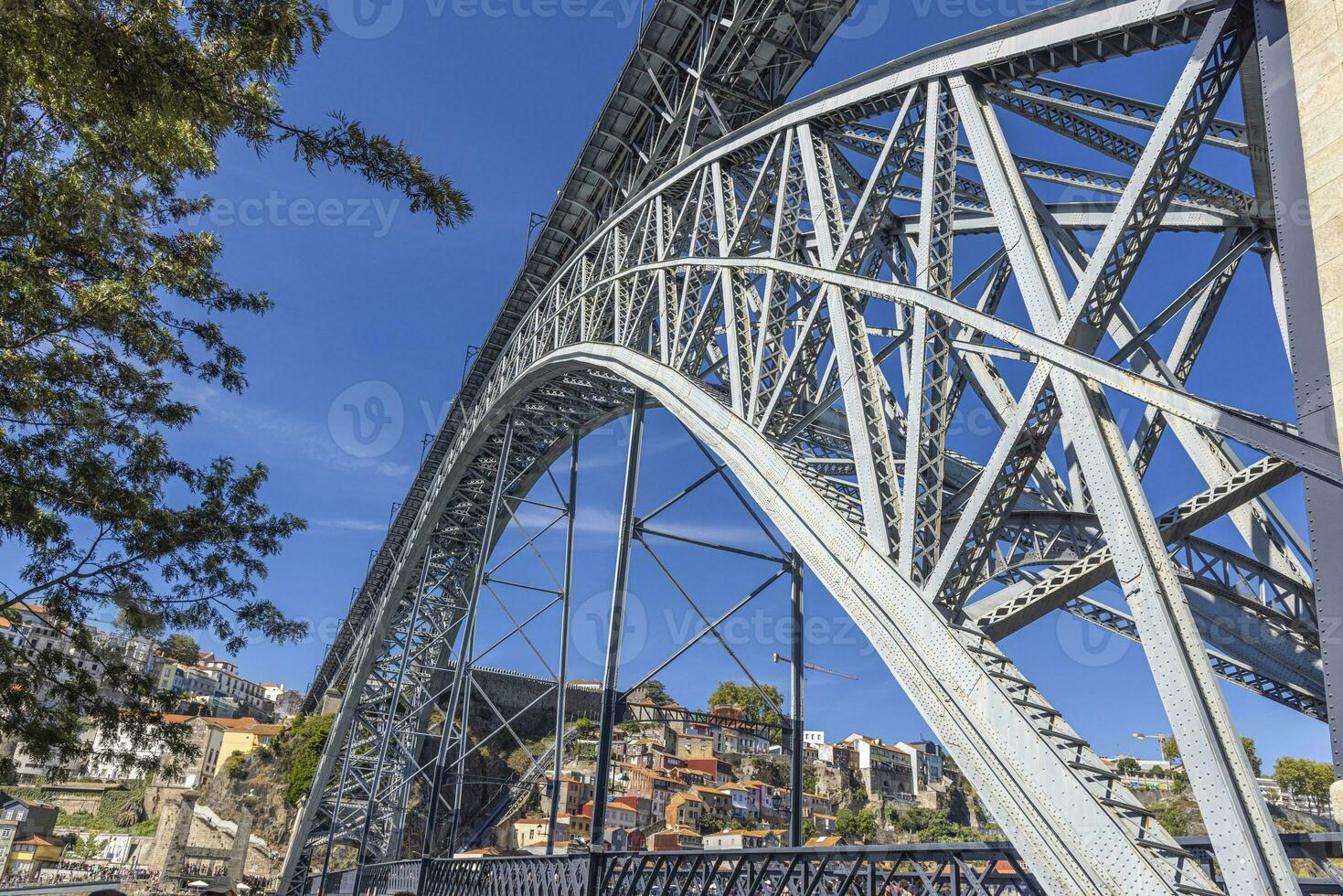 Immagine di il metallo struttura di il ponte Ponte dom luis nel porto durante il giorno foto