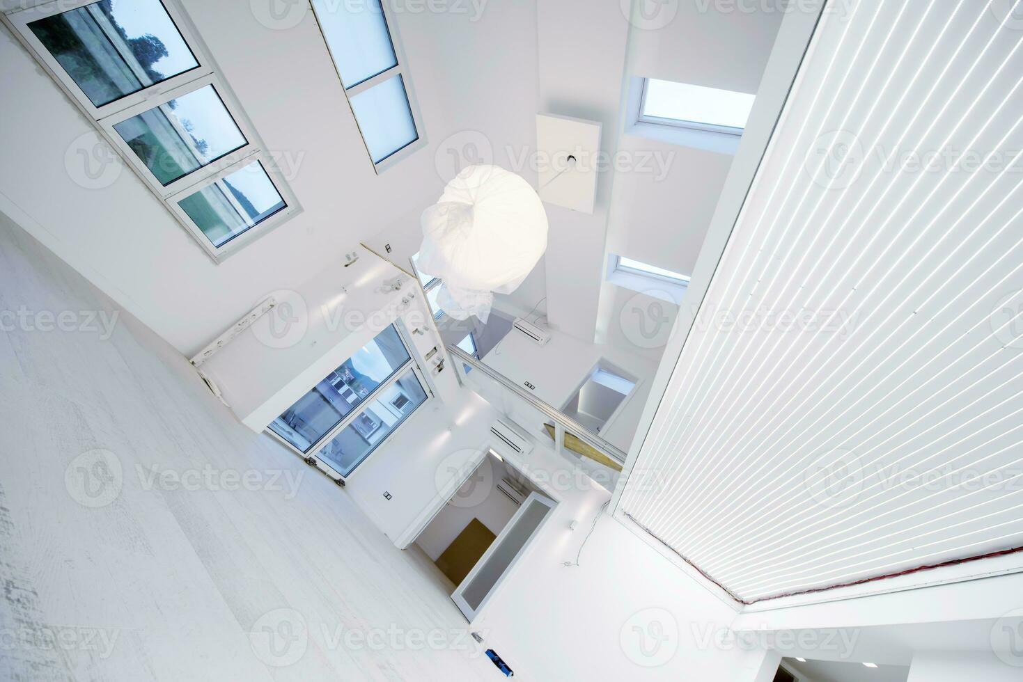 interno di vuoto elegante moderno Aperto spazio Due livello appartamento foto
