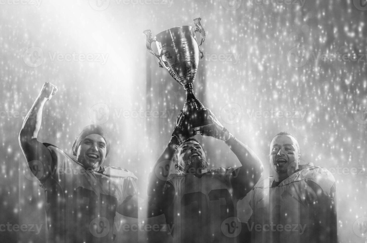 americano calcio squadra con trofeo festeggiare vittoria nel il tazza finale foto