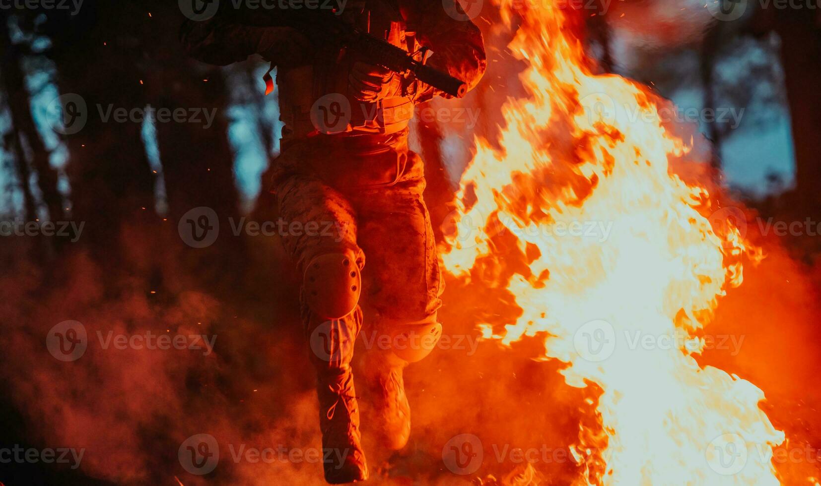 soldato nel azione a notte nel il foresta la zona. notte tempo militare missione salto al di sopra di fuoco foto