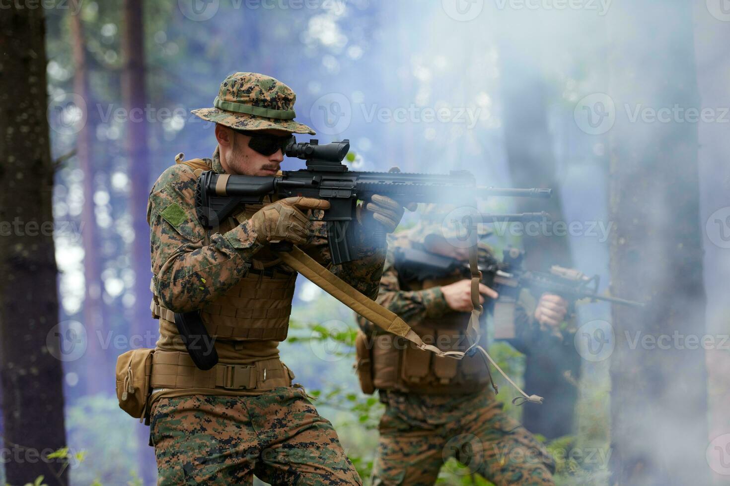 moderno guerra soldati squadra nel battaglia foto