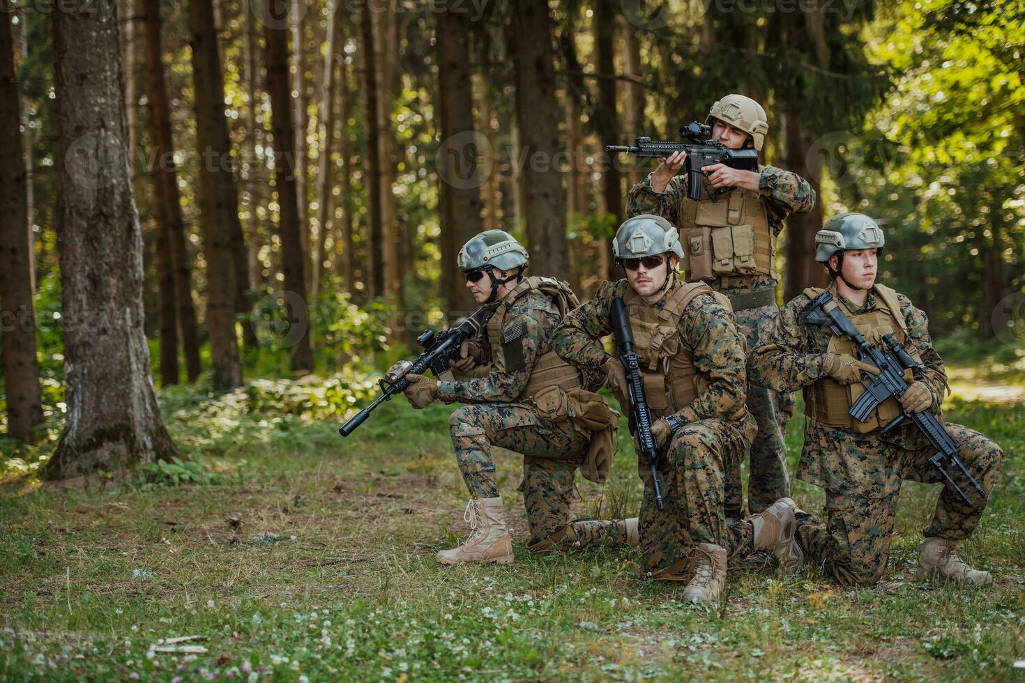 soldato combattenti in piedi insieme con pistole. gruppo ritratto di noi esercito elite membri, privato militare azienda militari, anti terrorista squadra foto