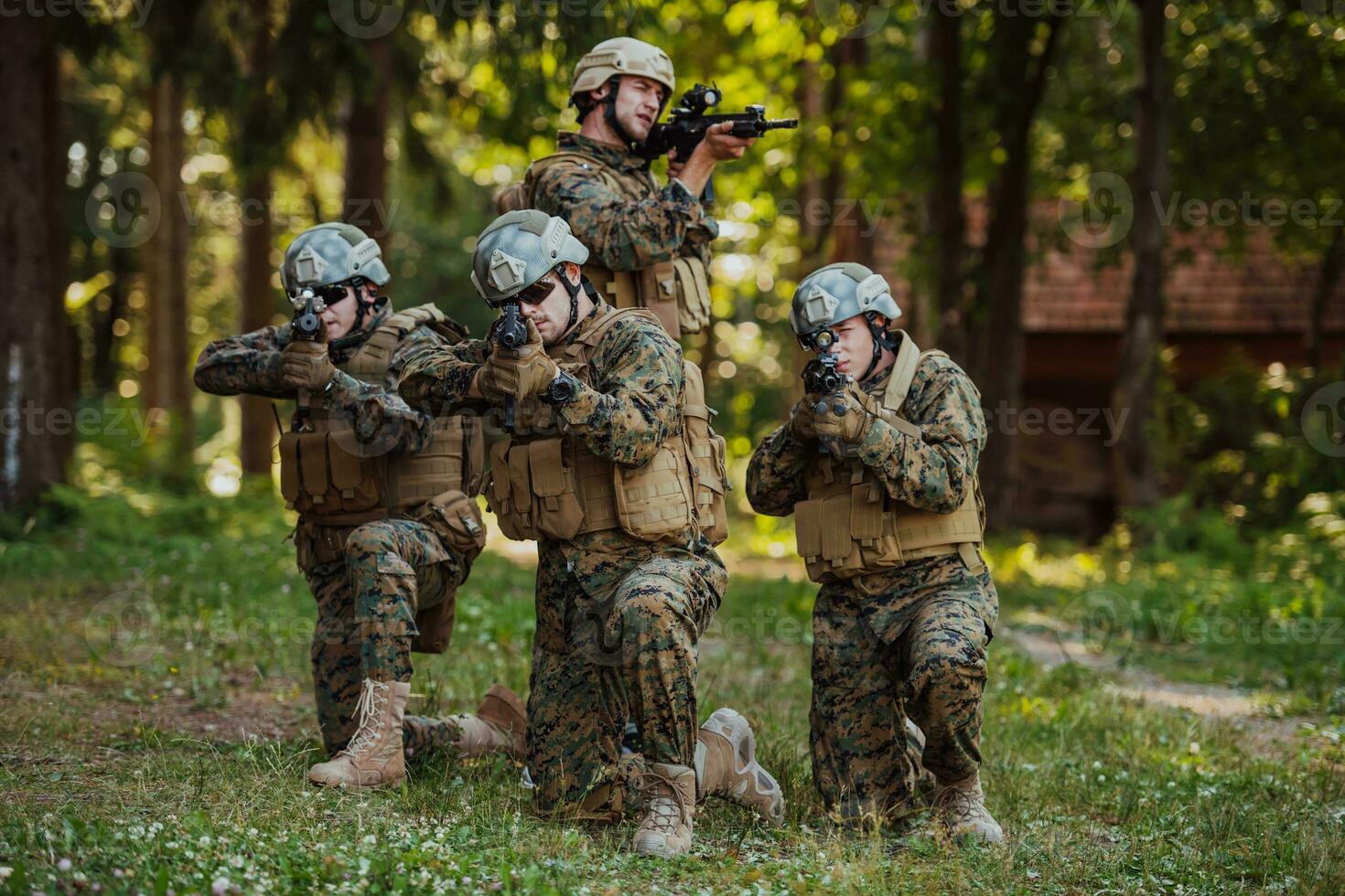 soldato combattenti in piedi insieme con pistole. gruppo ritratto di noi esercito elite membri, privato militare azienda militari, anti terrorista squadra foto