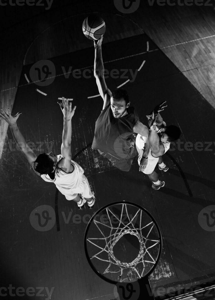 giocatore di basket in azione foto