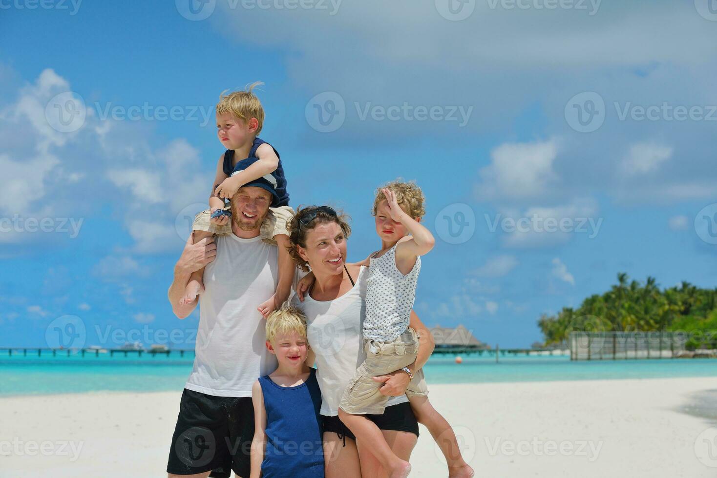 famiglia felice in vacanza foto