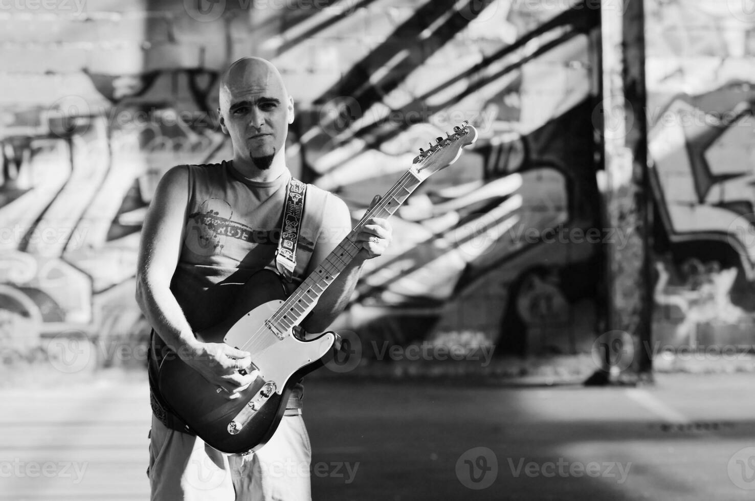 musica chitarra giocatore all'aperto foto