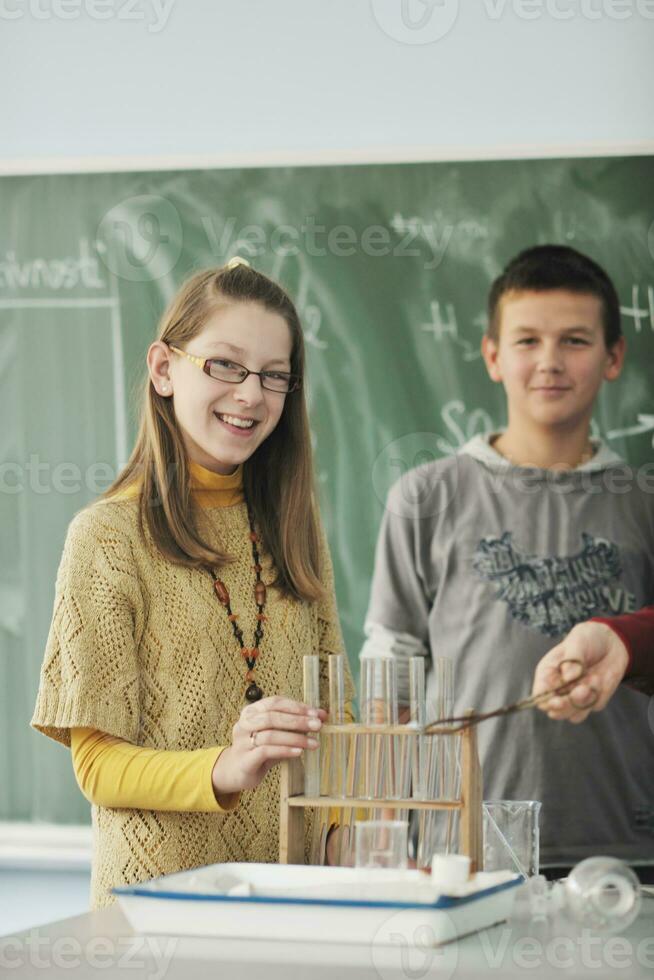 scienza e chimica classi a scuola foto