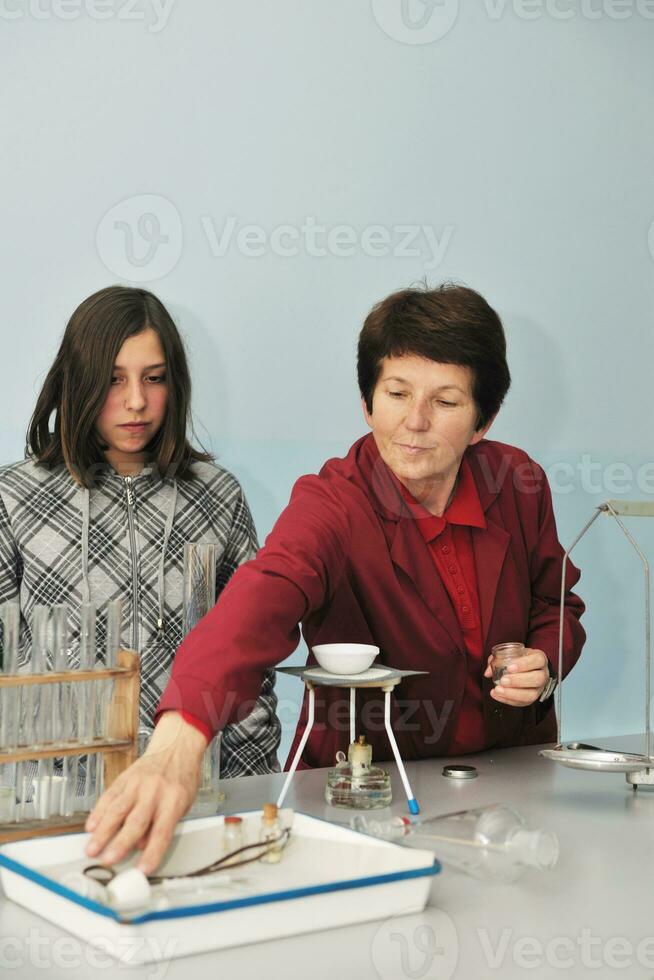 scienza e chimica classi a scuola foto