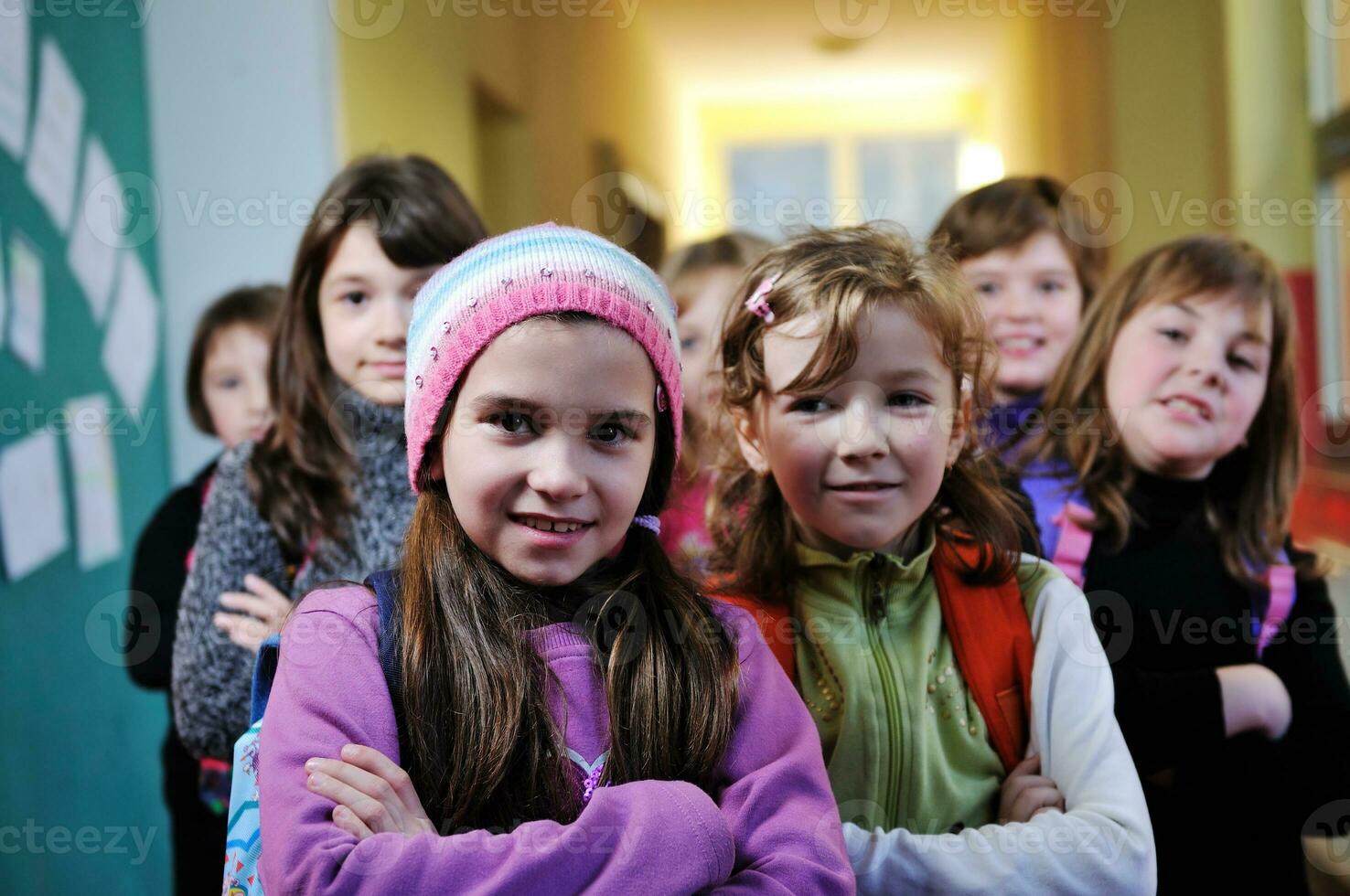 contento bambini gruppo nel scuola foto