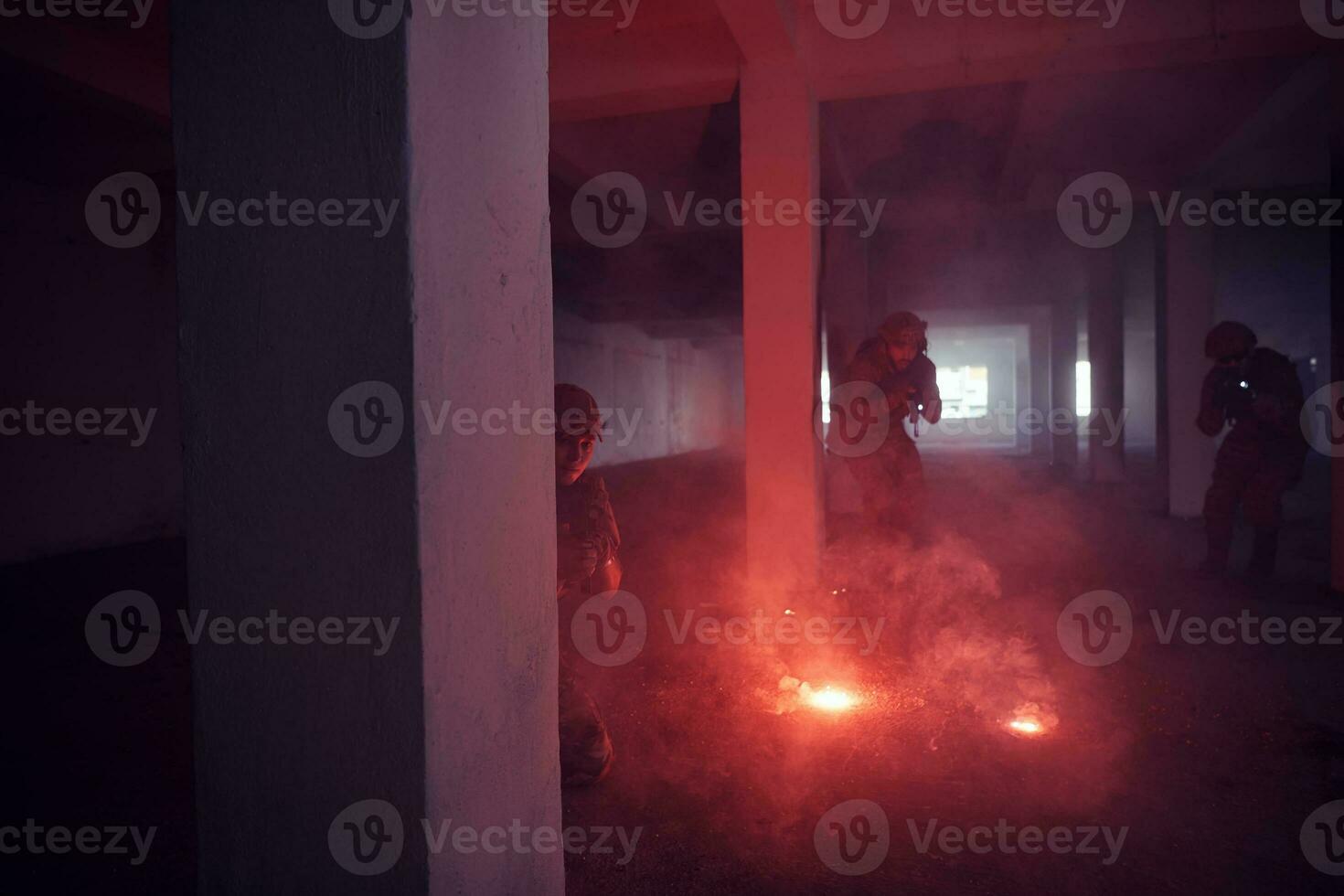 militare truppe nel azione urbano ambiente foto