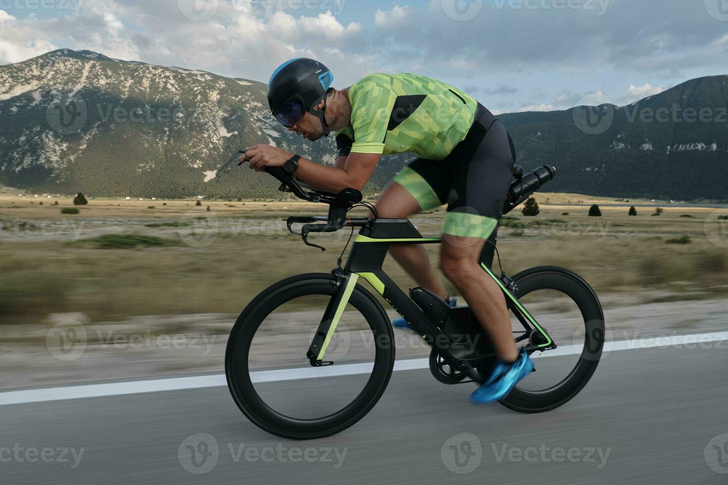 bici da corsa per atleta di triathlon foto