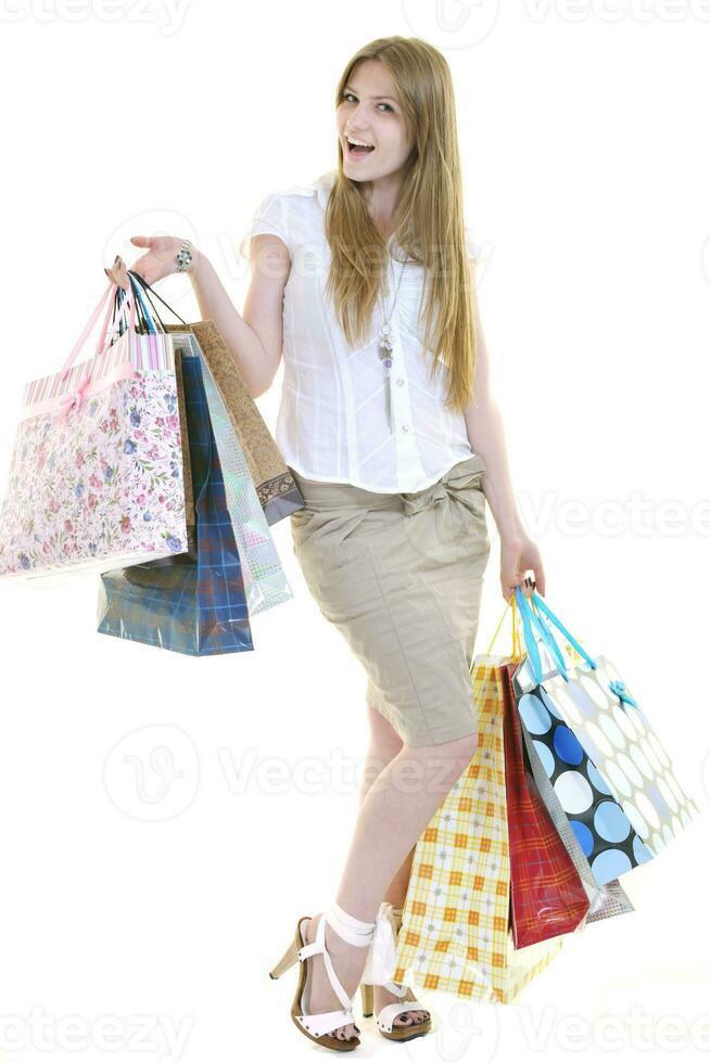 felici giovani donne adulte che acquistano con borse colorate foto