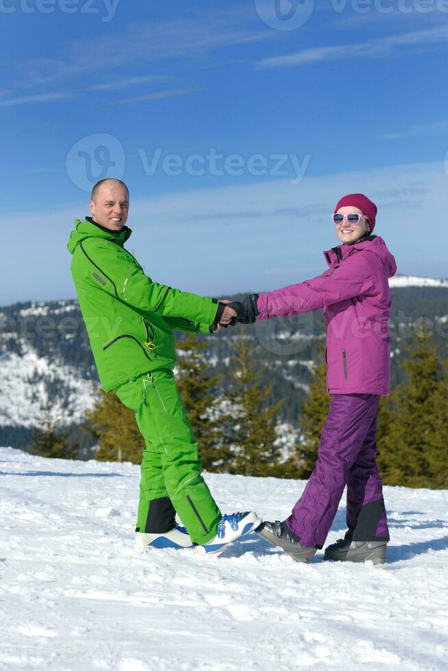coppia inverno sciare foto