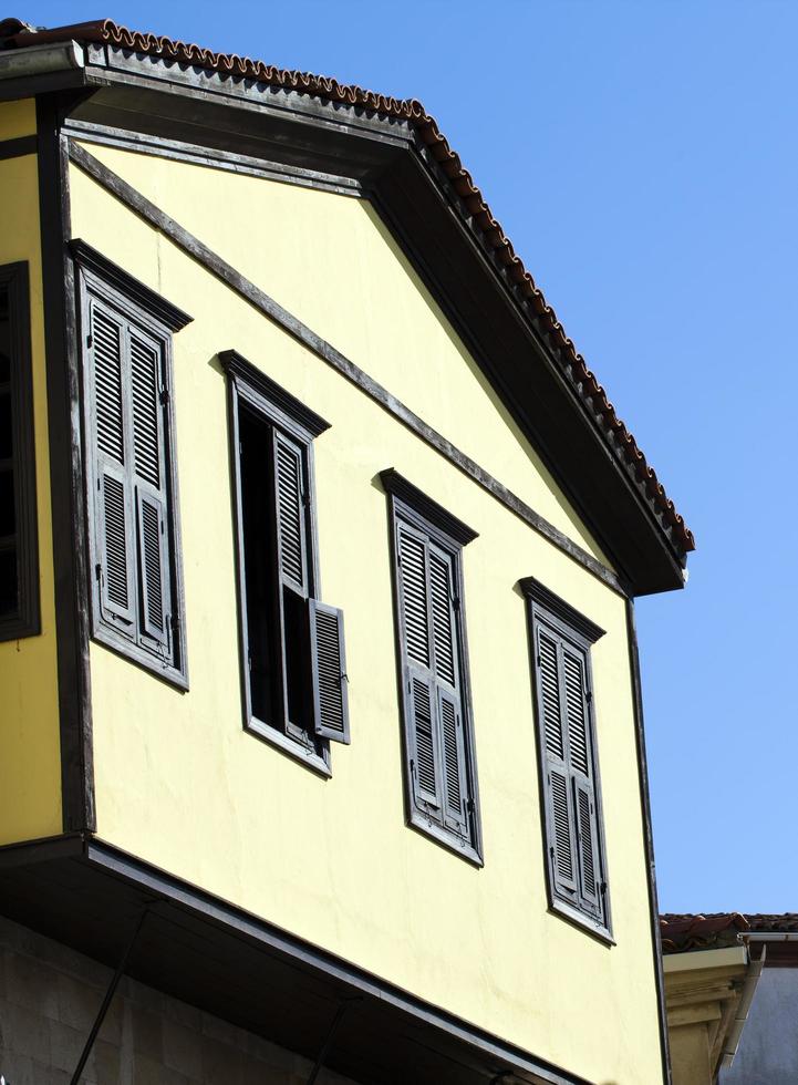 l'antico edificio astratto ospita le finestre foto