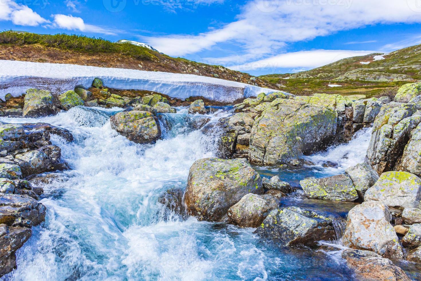 bellissimo fiume storebottane al lago vavatn, hemsedal, norvegia foto