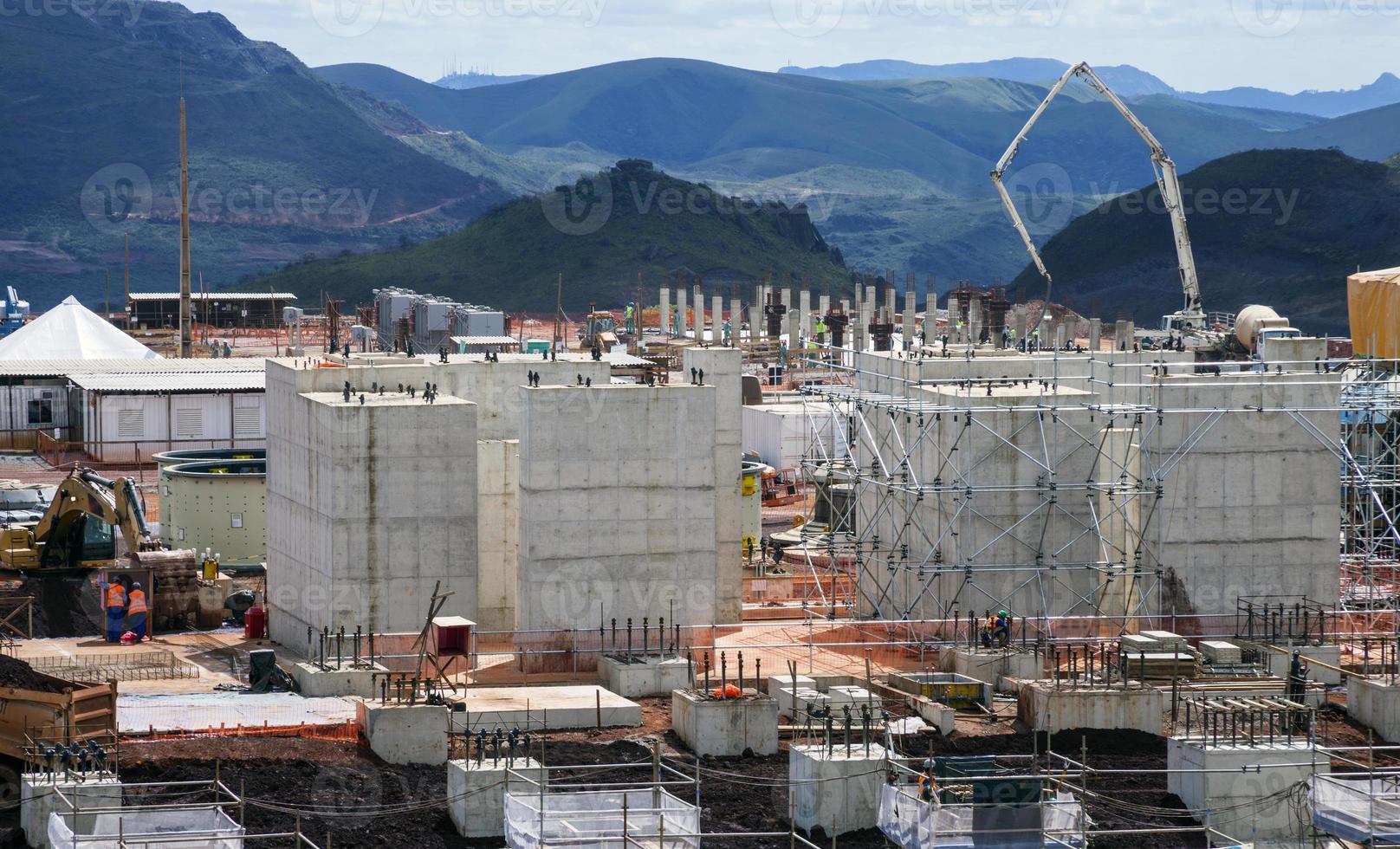 operai che lavorano in cantiere foto