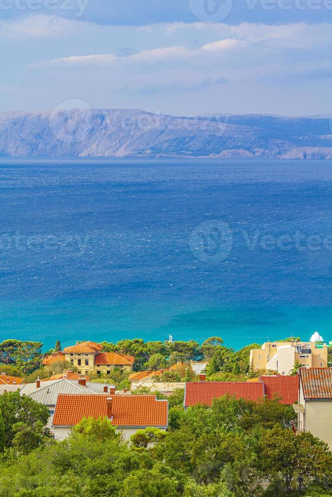 novi vinodolski in croazia in una giornata di sole foto