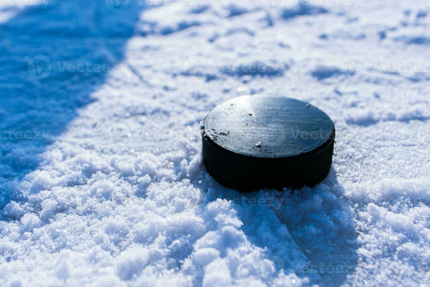 hockey disco bugie su il neve macro foto