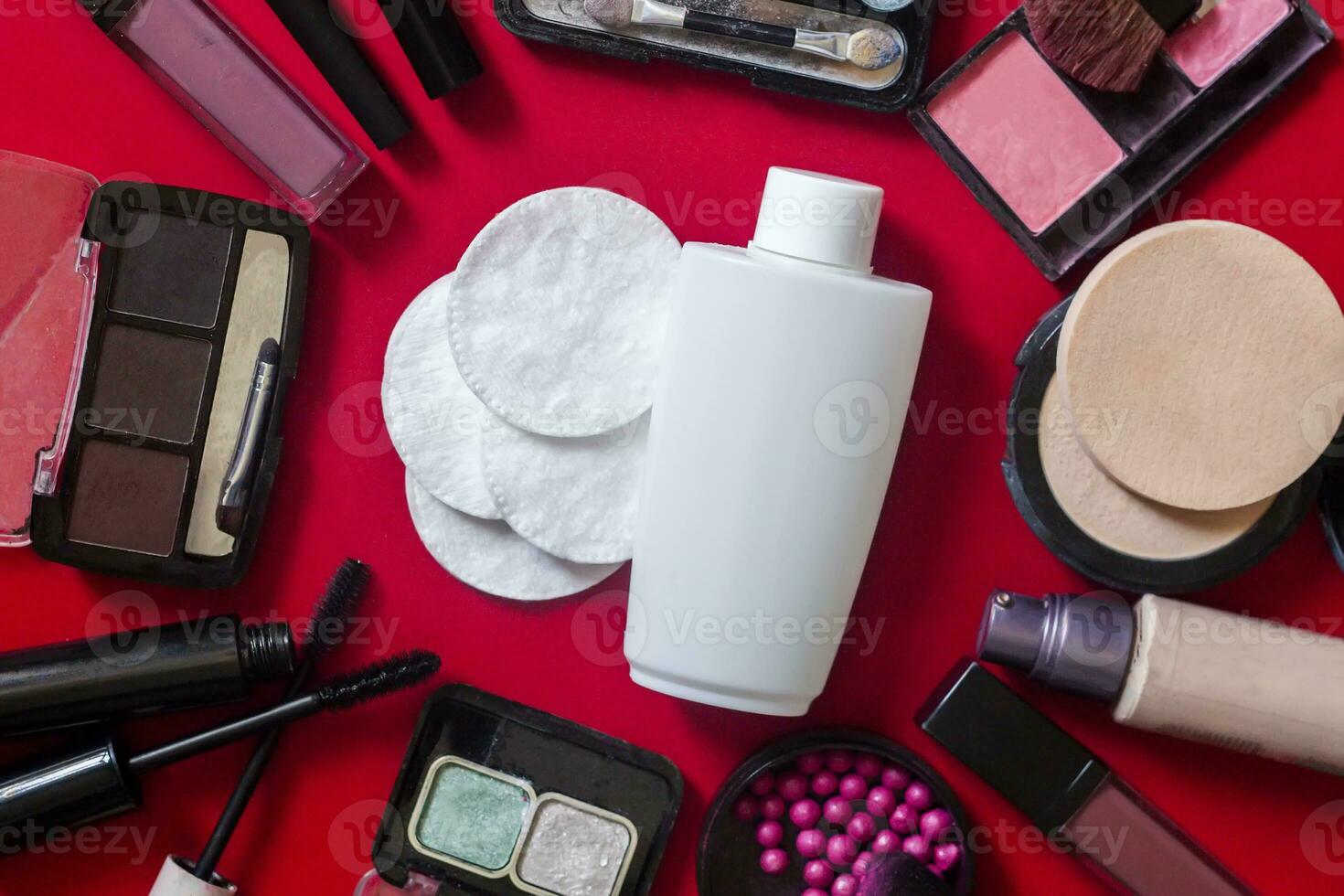 Da donna cosmetici e Accessori su carta sfondo. bellezza prodotti. piatto posare Visualizza. copia spazio foto