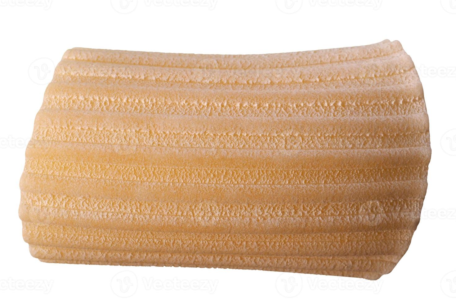 manicotti pasta italiana isolato su bianco foto