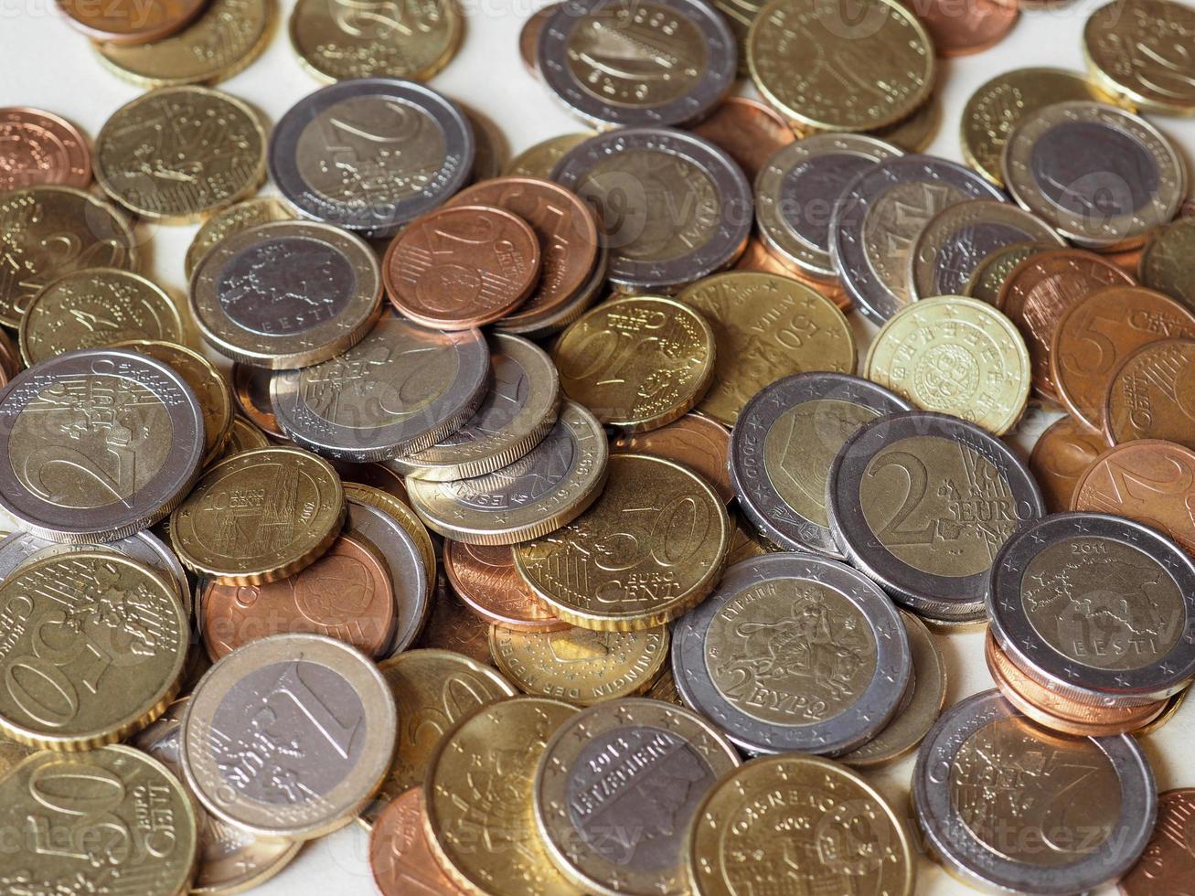 molte monete in euro foto