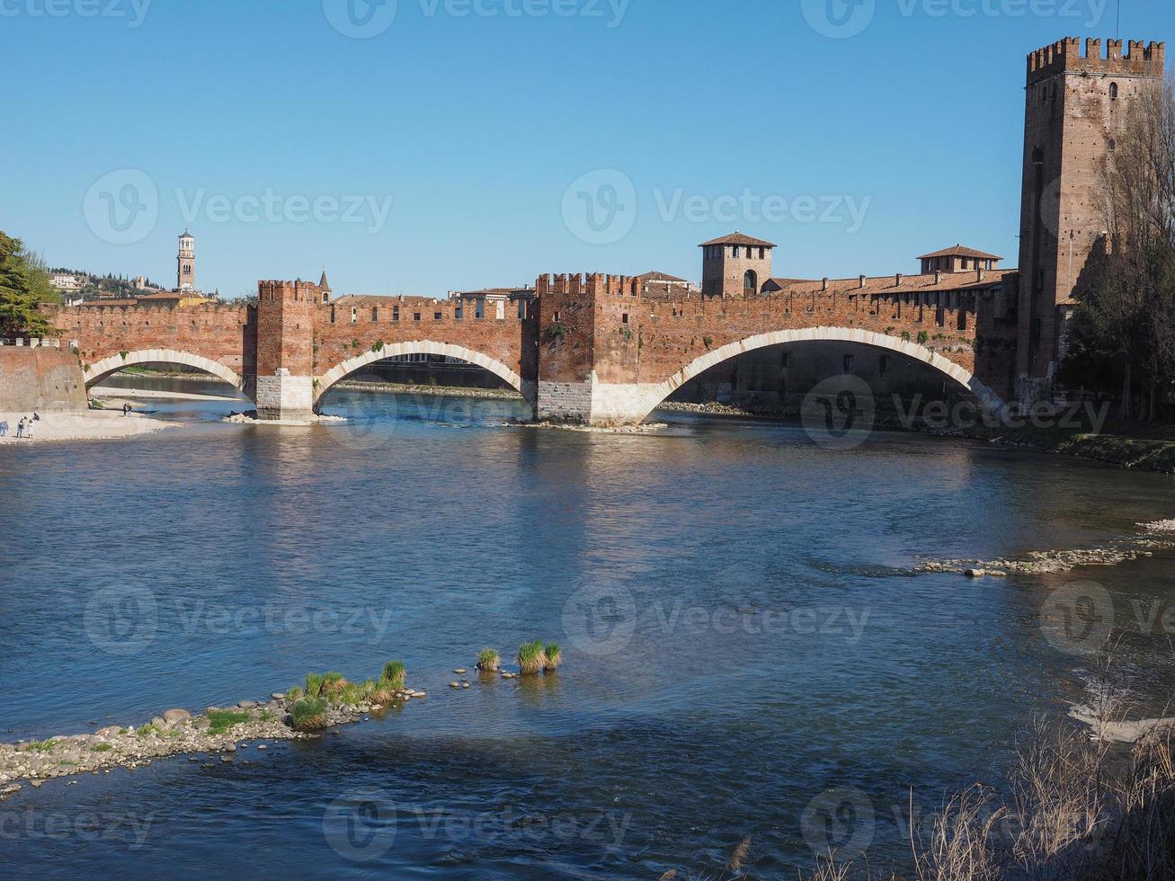 ponte castelvecchio aka ponte scaligero a verona foto