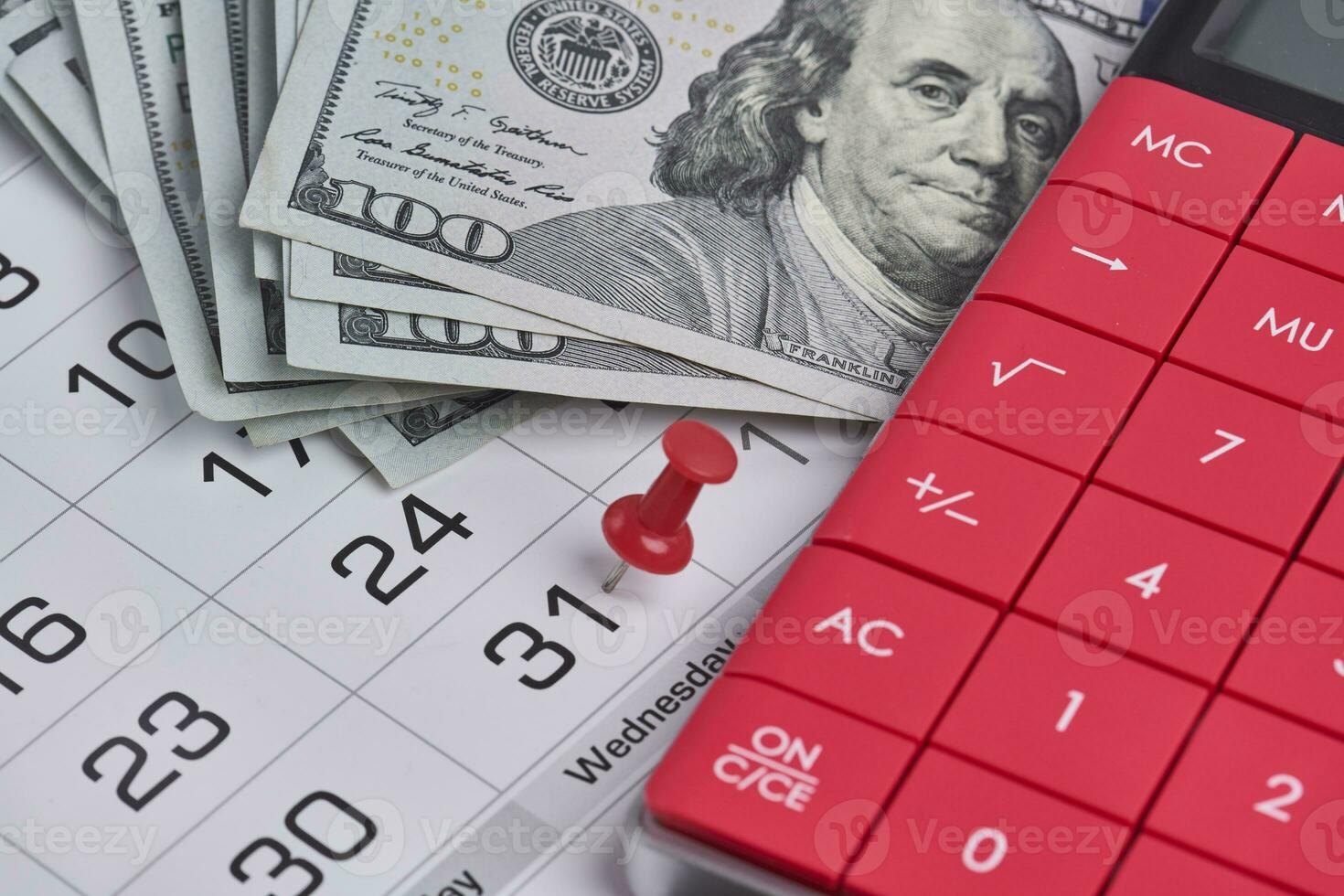 calcolatrice, noi dollari e mensile calendario. pagare giorno, ultimo giorno concetti foto