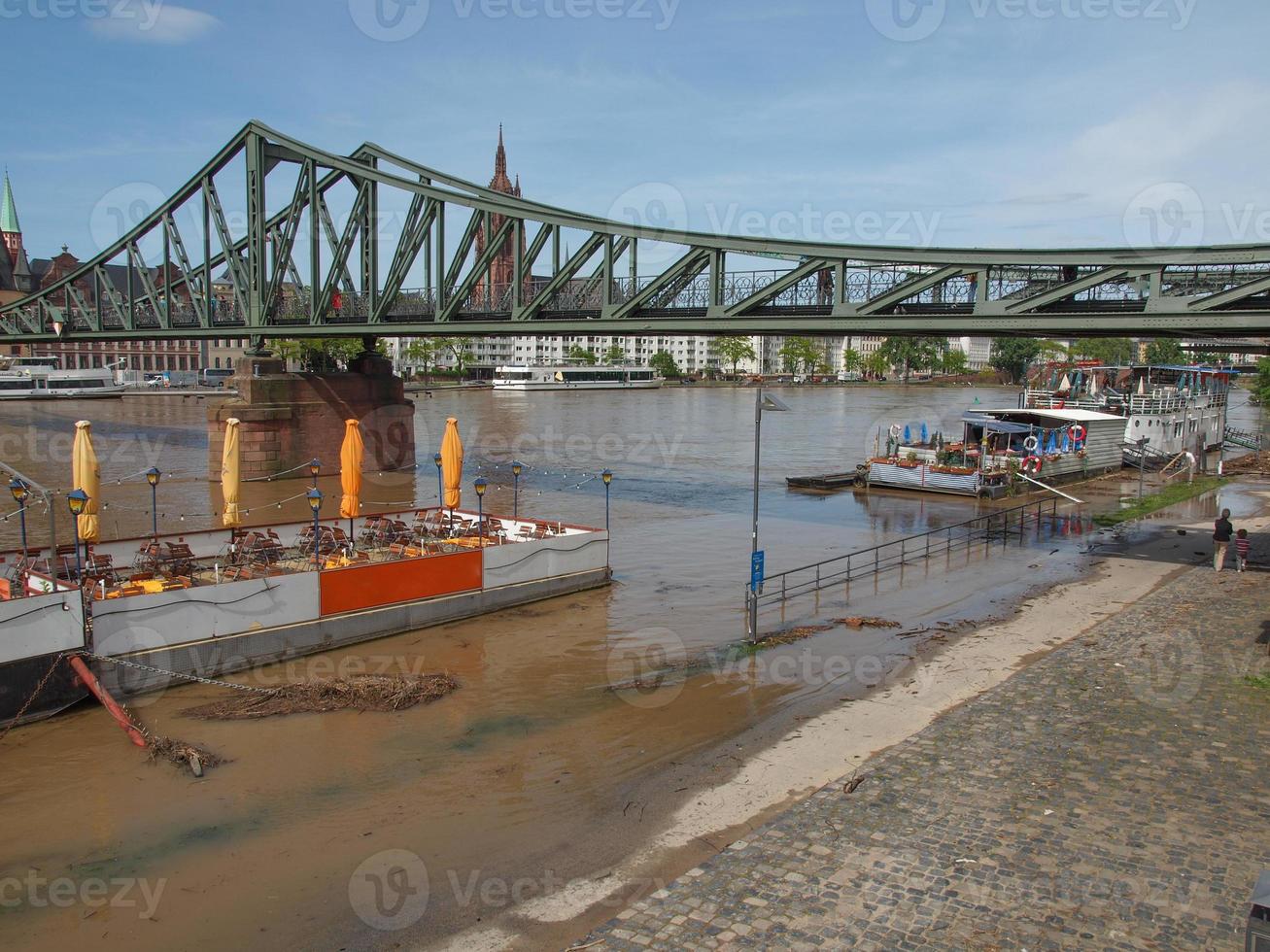 inondazione del fiume principale a francoforte sul meno foto