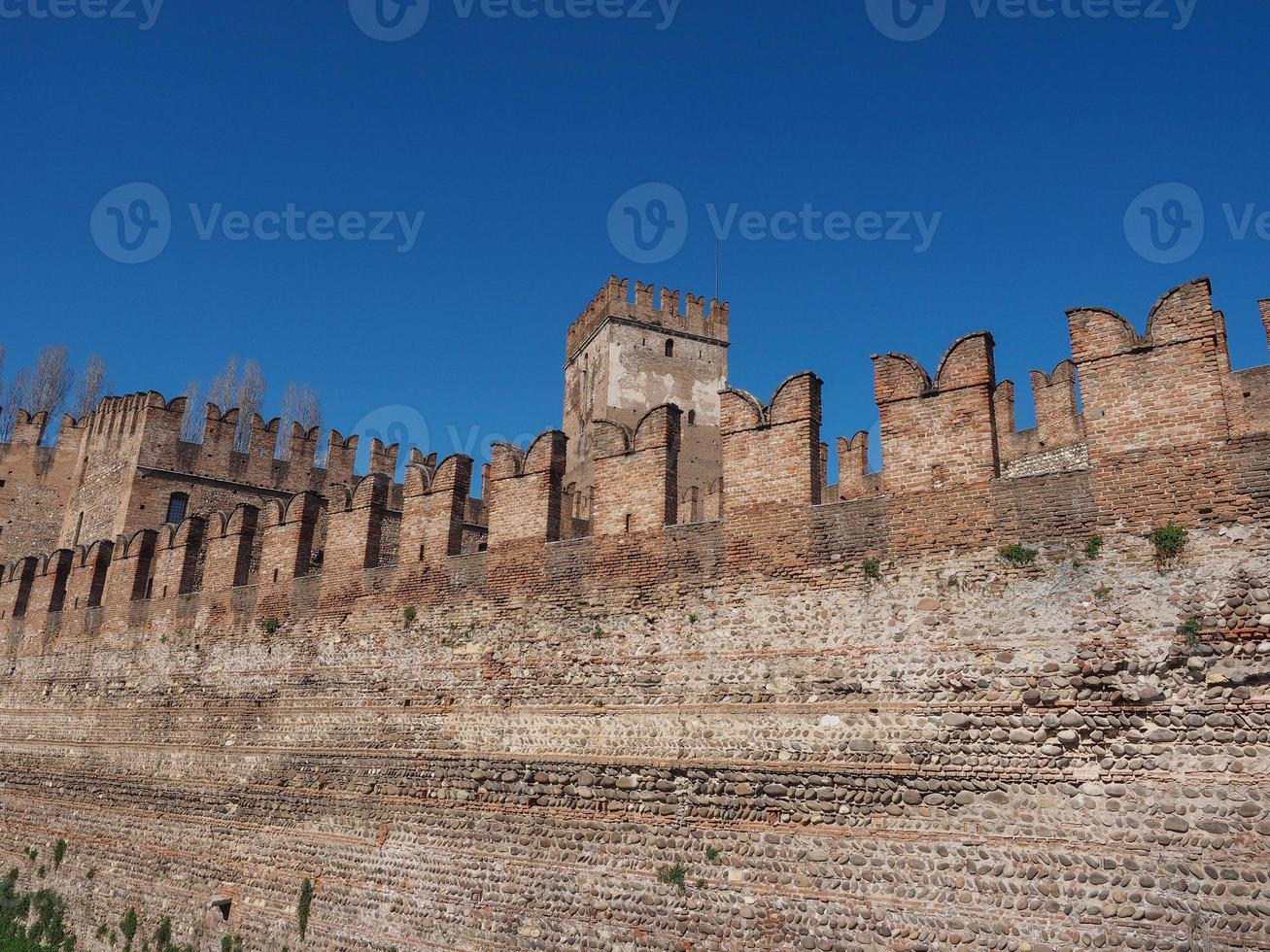 ponte castelvecchio aka ponte scaligero a verona foto