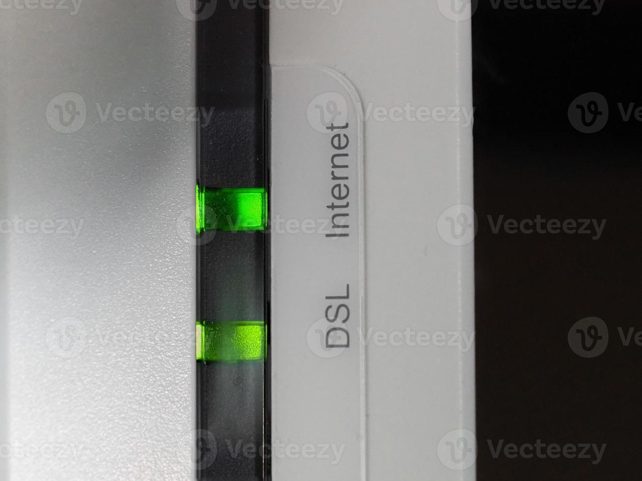 led verde dsl e internet su modem router foto