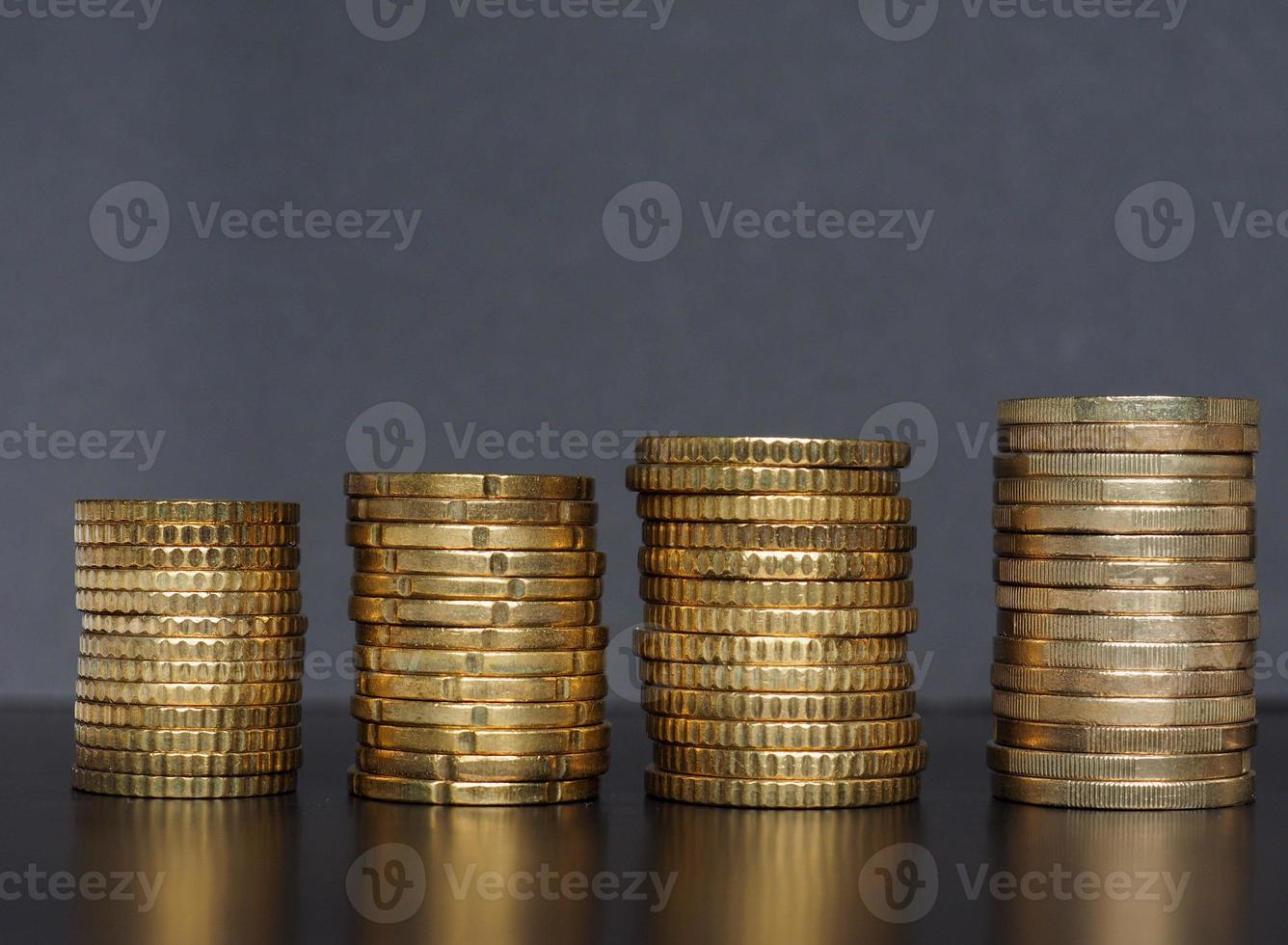 mucchio di monete in euro, sfondo dell'unione europea foto