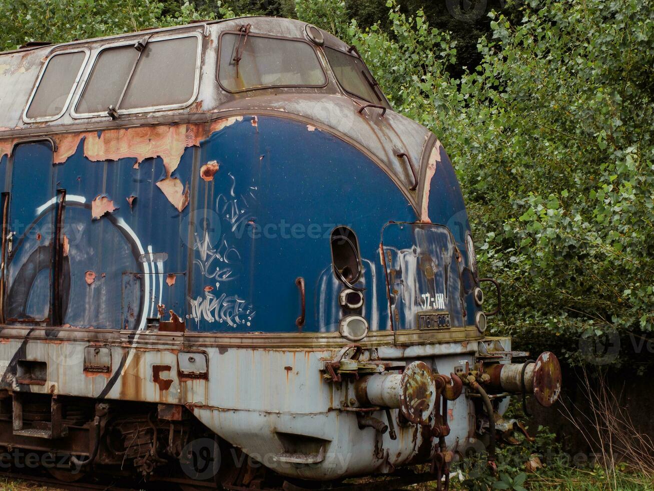 bellissimo Vintage ▾ arrugginito blu treno locomotiva foto