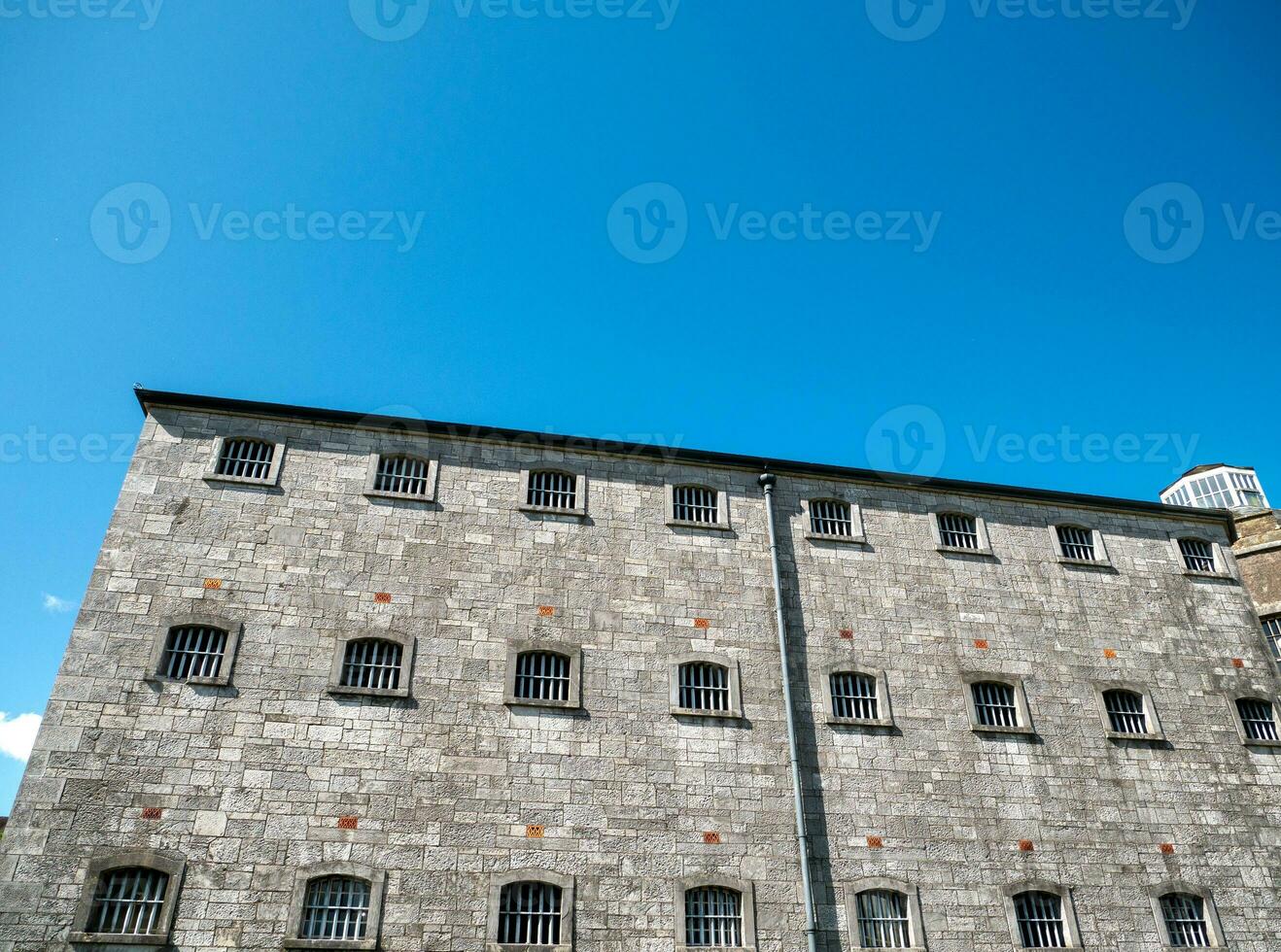 vecchio celtico castello Torre muri, sughero città carcere prigione nel Irlanda. fortezza, cittadella sfondo foto