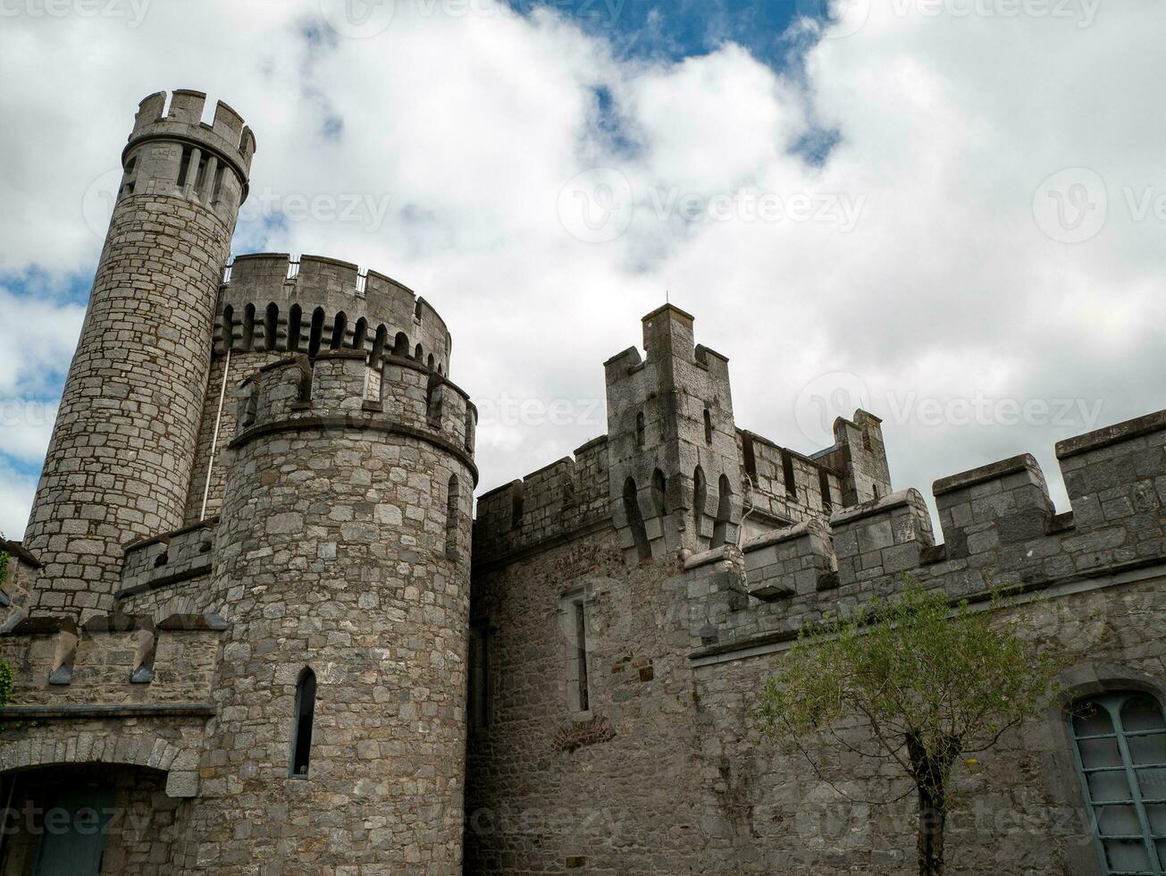 vecchio celtico castello Torre, roccia nera castello nel Irlanda. roccia nera osservatorio fortezza foto