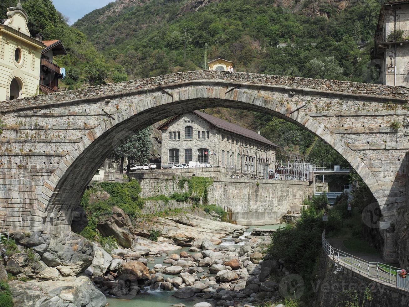 ponte romano a pont saint martin foto