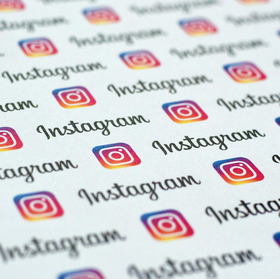 instagram modello stampato su carta con piccolo instagram loghi e iscrizioni. instagram è americano foto e condivisione video sociale networking servizio Di proprietà di Facebook