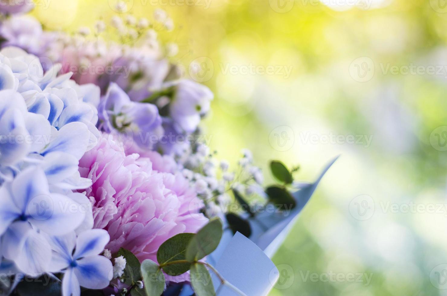 primo piano di un mazzo di fiori foto