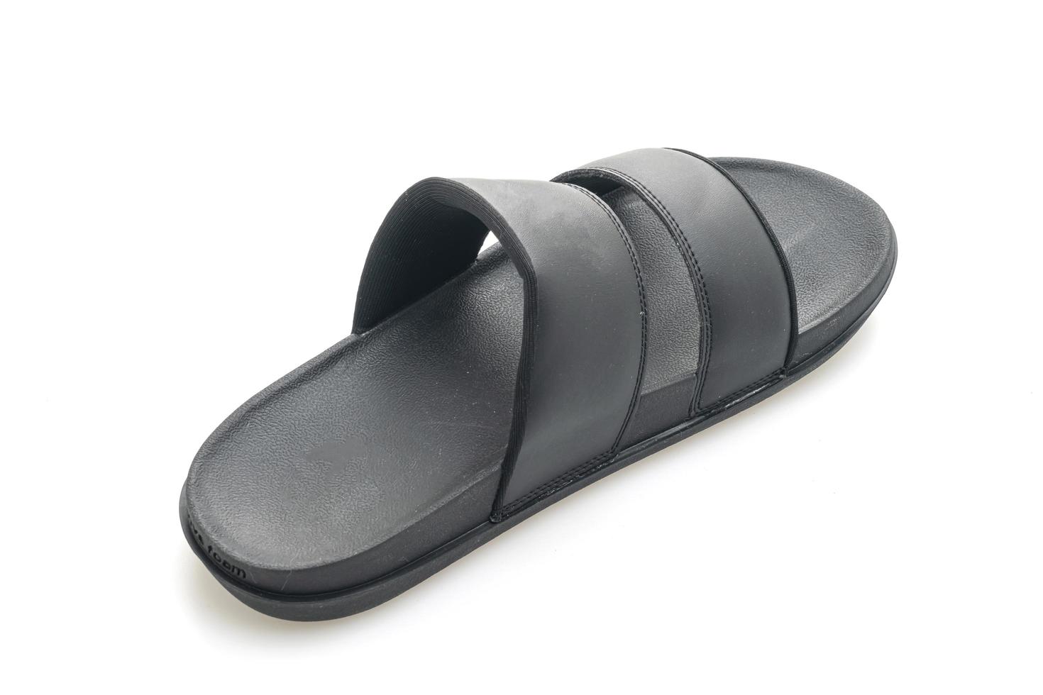 sandali in pelle nera isolati su sfondo bianco foto