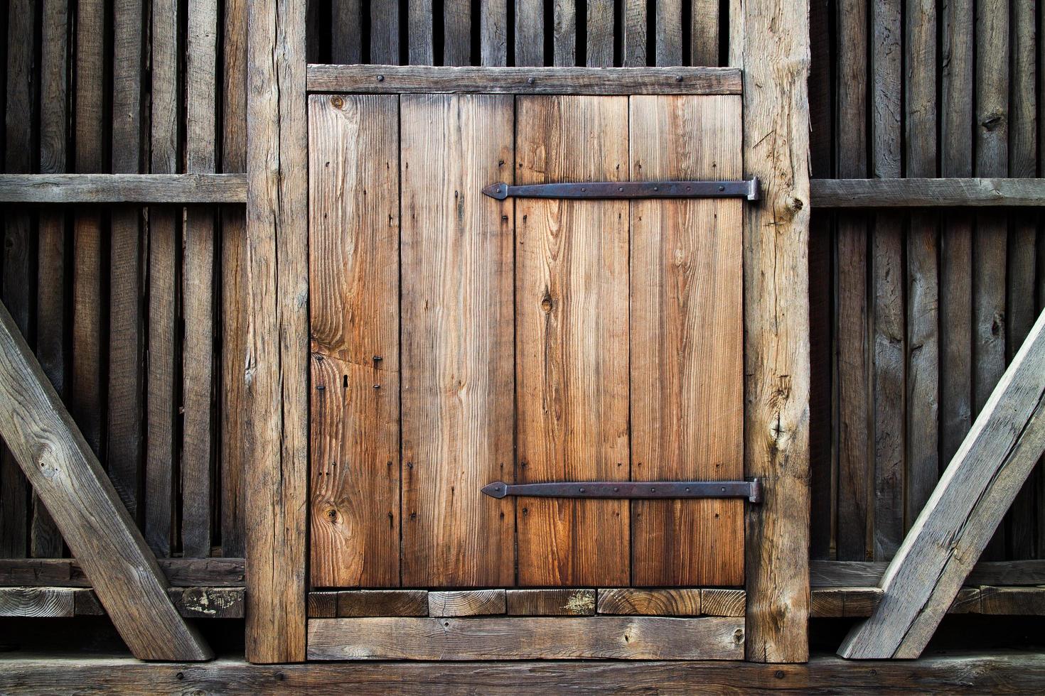 porta rustica in legno antico. foto