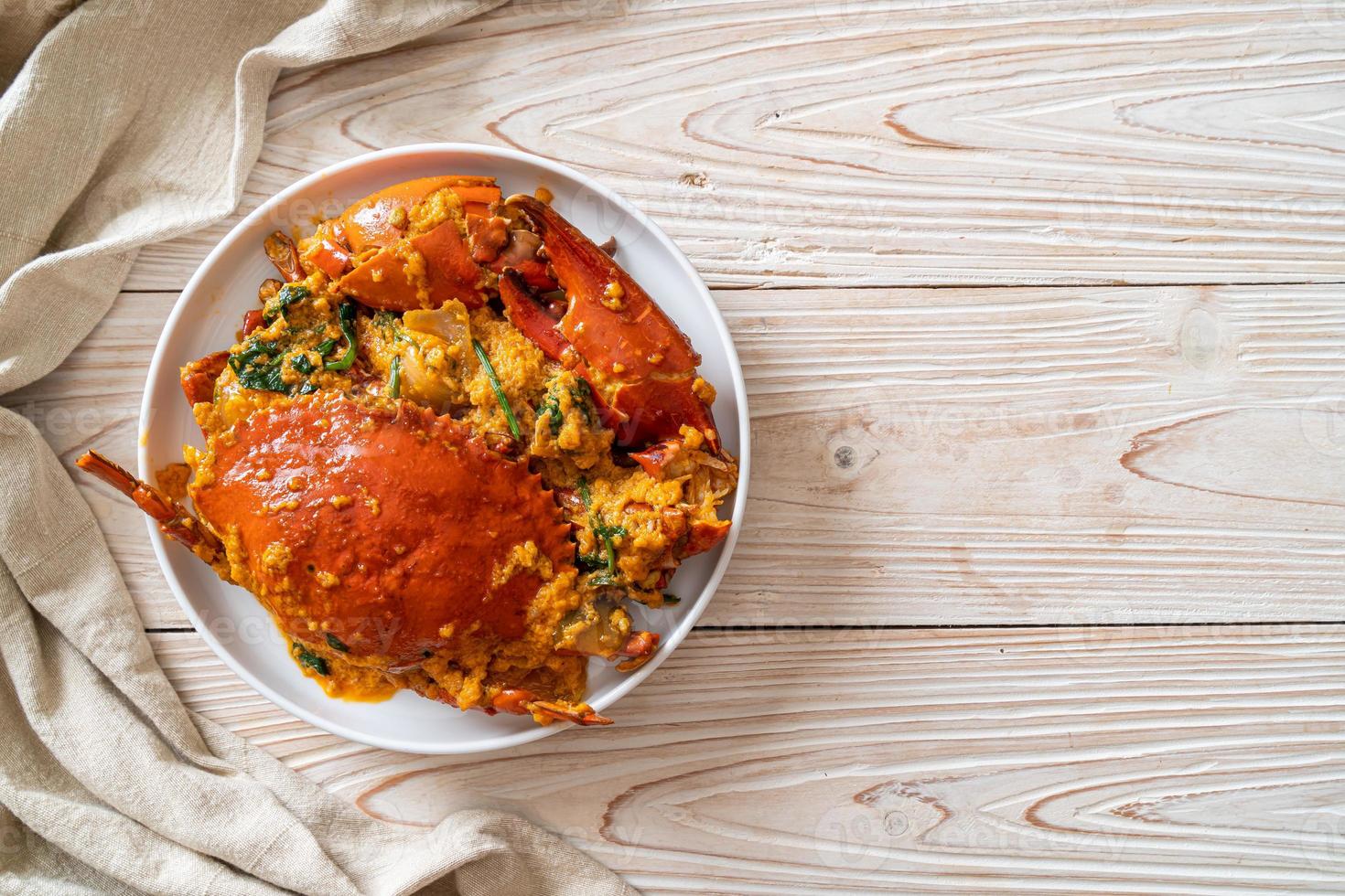 granchio saltato in padella con curry in polvere foto