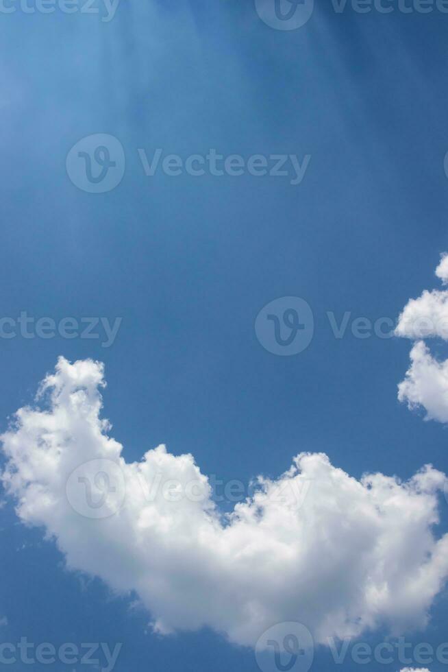 atmosferico blu e bianca paesaggi del cielo. foto