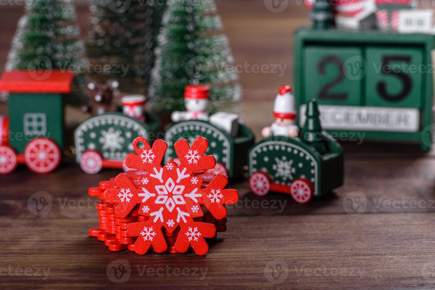 elementi natalizi di decorazioni per decorare l'albero di capodanno foto