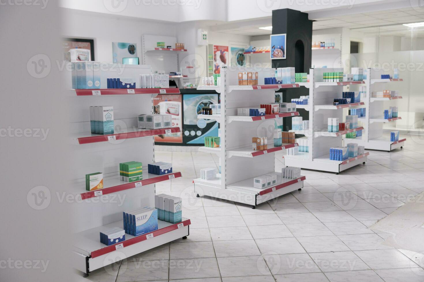 vuoto farmacia con nessuno nel esso attrezzata con scaffali pieno di pillole pacchi e farmaceutico prodotti pronto per clienti. farmacia pieno con vitamine, Salute cura supporto servizio e concetto foto