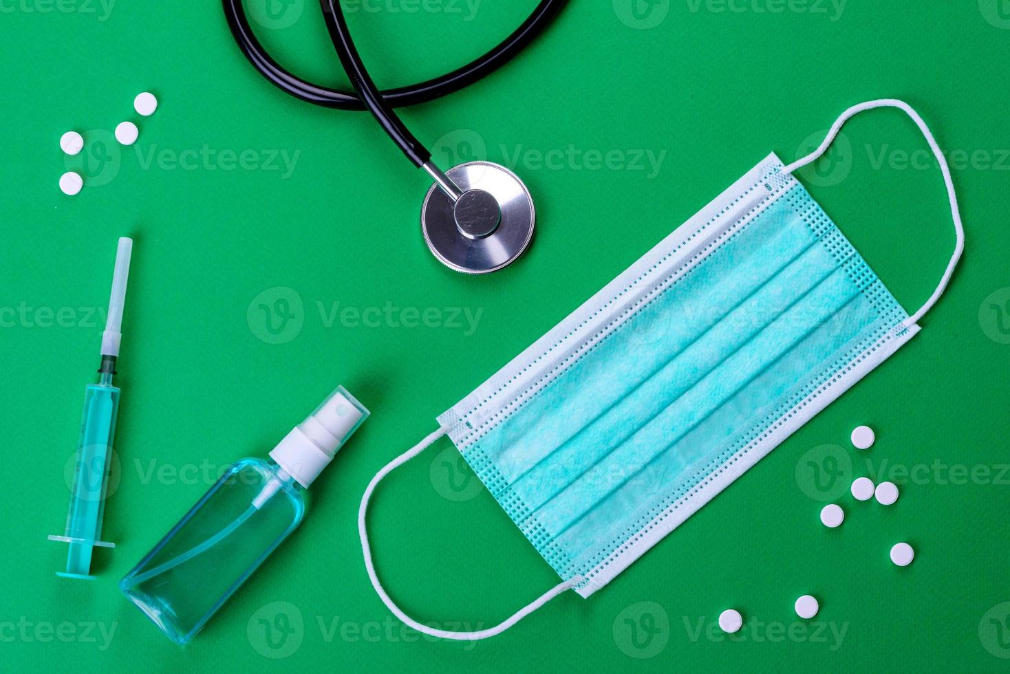 forniture mediche su uno sfondo colorato come attributo foto