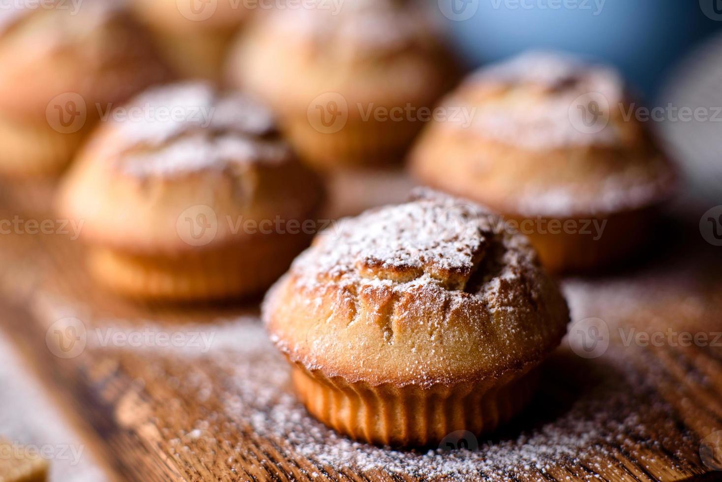 cupcakes appena sfornati di farina di riso con banana e vaniglia foto