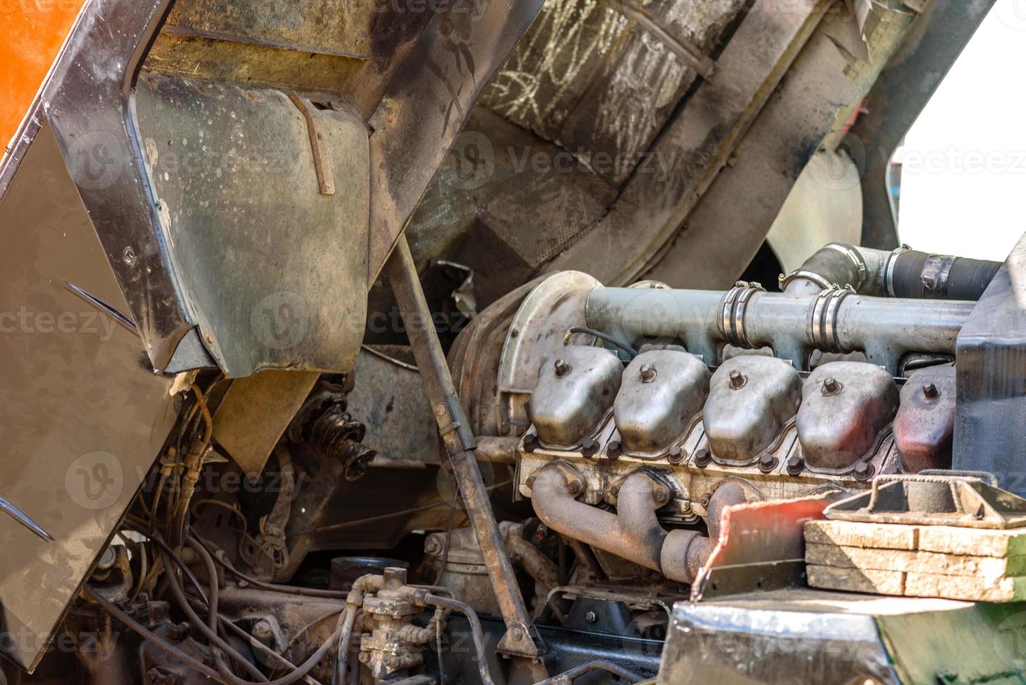 riparazione di cilindri di motori a combustione interna di camion foto