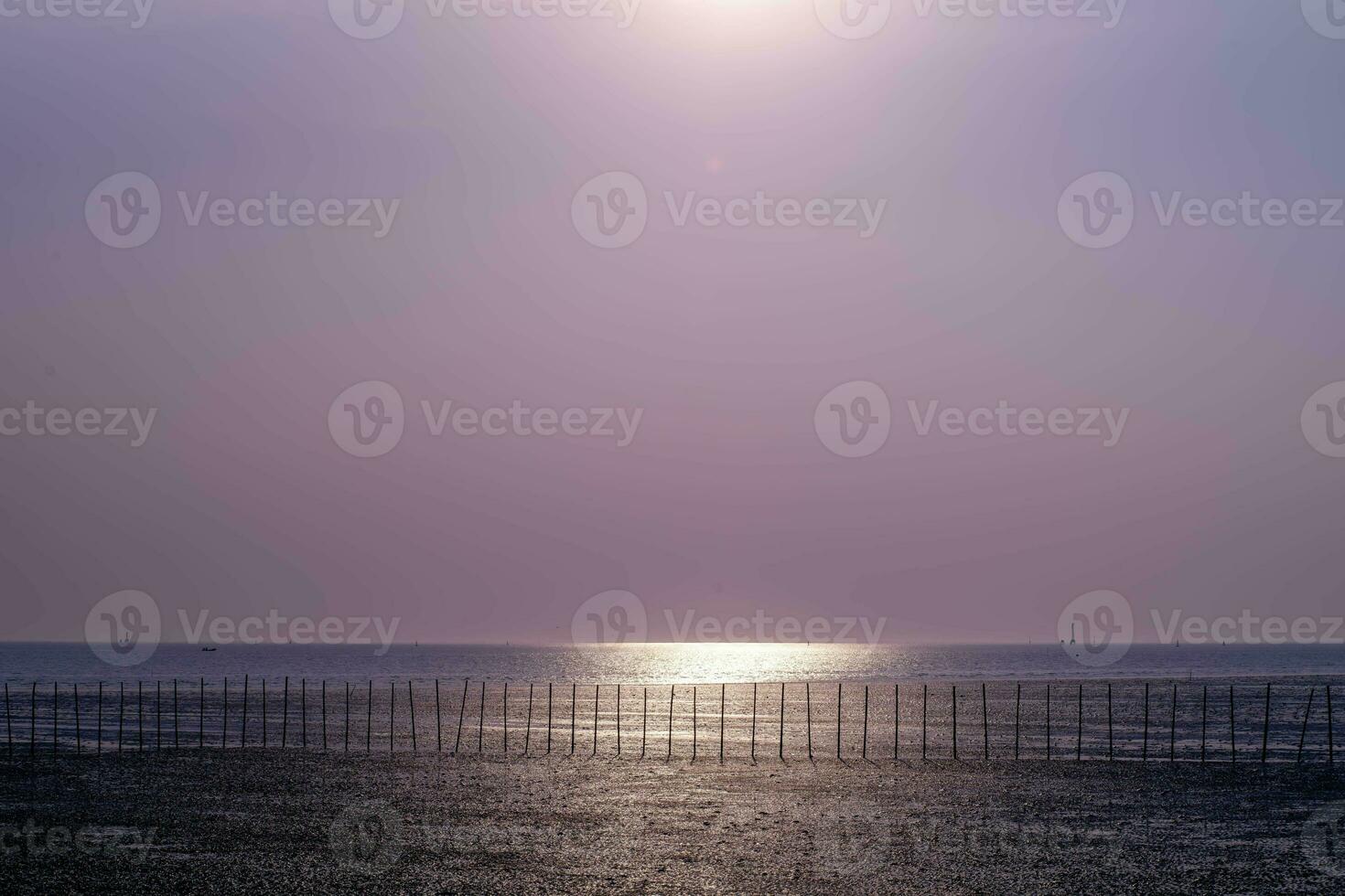 bellissimo paesaggio di tramonto nel il sera con diverso tono sfondo, bene per generale scopi. foto