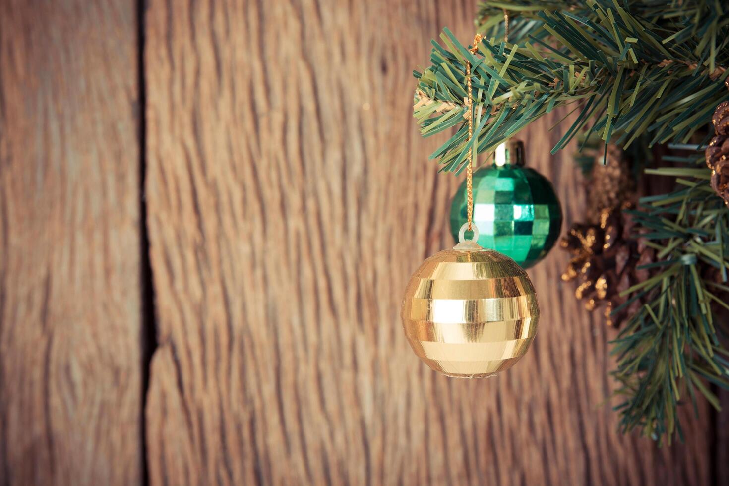 addobbi natalizi sull'albero di natale foto